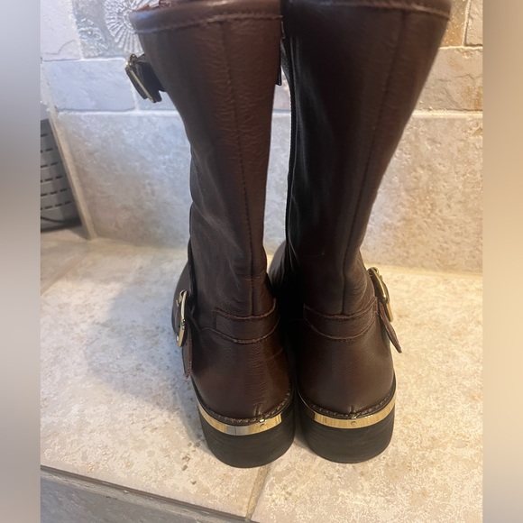 New-Vince Camuto Wendeema Women's Leather Moto Boot Mid-Calf - Picture 2 of 3